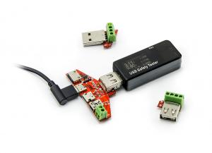 USB tester s redukciami Lightning, USB-C, mini a micro USB, 3-30V, 0-5A