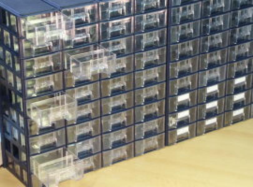 Univerzálne plastové zásuvky A1 - použité