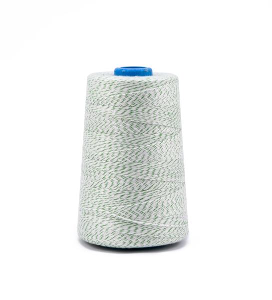 Priemyselná bielo-zelená polyesterová (PES) šijacia niť na balenie do vriec 800 m