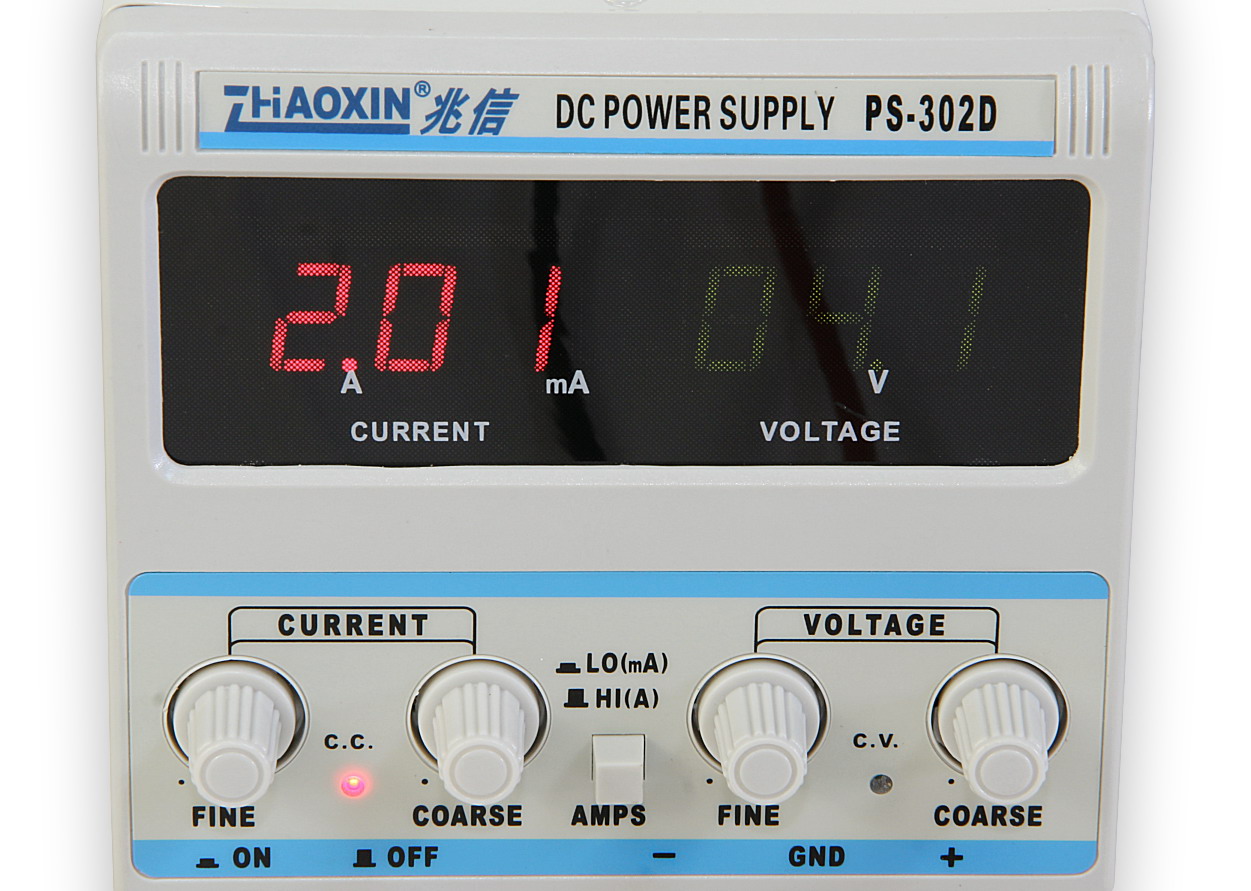 Presný laboratórny zdroj PS-302D 0-30V / 2A