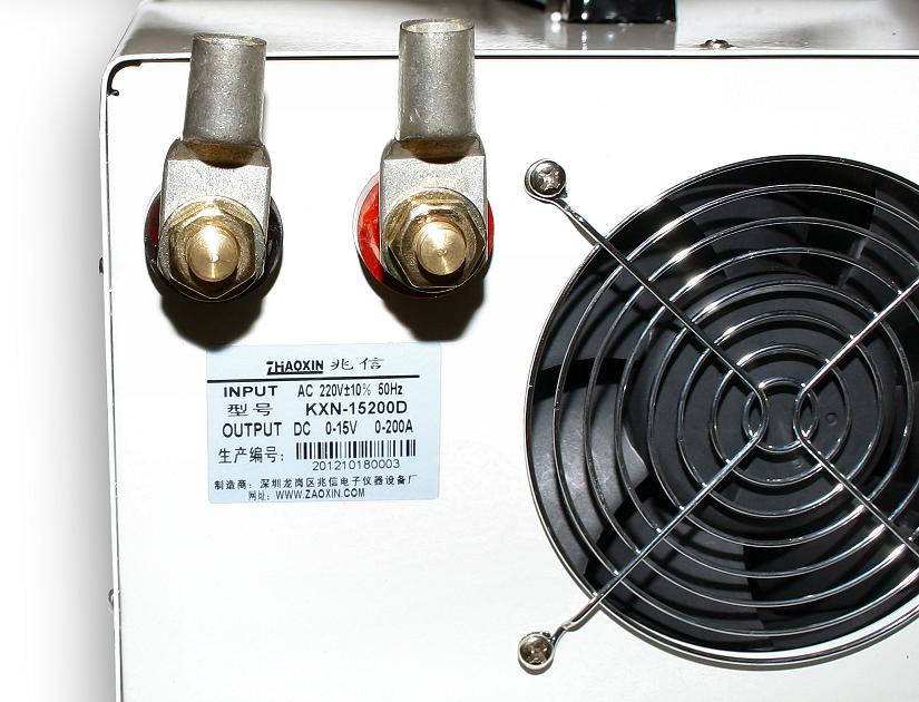Laboratórny zdroj KXN-15200D 0-15V/200A
