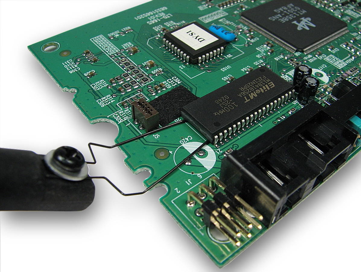 Prípravok na odobranie integrovaného obvodu z PCB pri odpájaní horúcim vzduchom