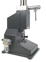 Pneumatická plnička kvapalín pre riedke až stredne husté kvapaliny 5-50 ml